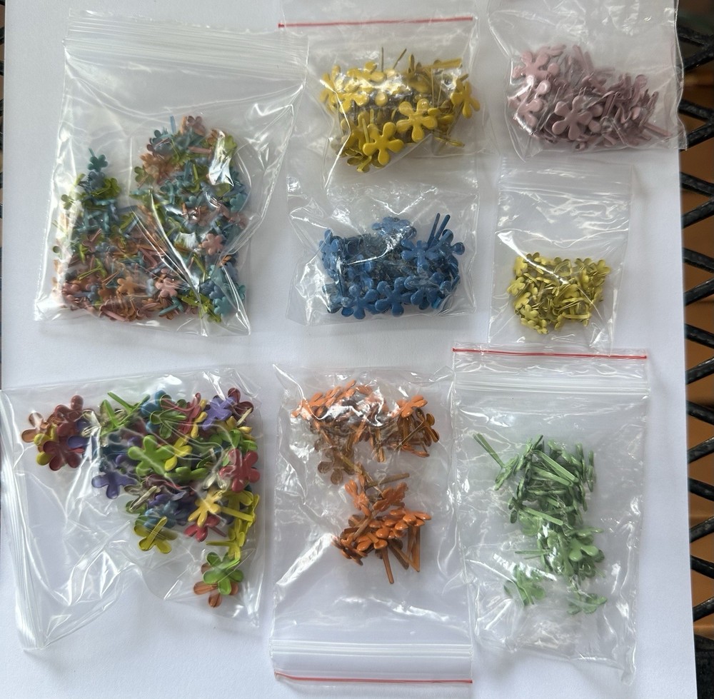 Brads MINI FLOWERS multi colors SCRAPBOOKING DECORATIVE BRADS embelishments.
