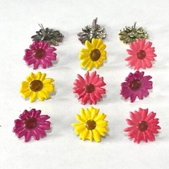 COLORED DAISY SCRAPBOOKING DECORATIVE BRADS EYELET OUTLET 8 PCS 3 COLORS
