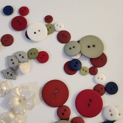 UNUSED Decorative Buttons Leaves Flowers Plaques Crafts Sewing Scrapbook
