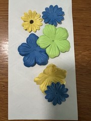 Scrap’n Blooms, Blue, Green and Yellow Blossom Petals (D22J)