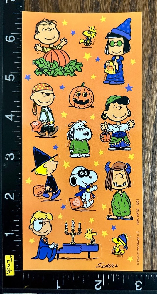 HALLOWEEN PEANUTS SNOOPY & FRIENDS HALLMARK, ONE SHEET BEAUTIFUL STICKERS