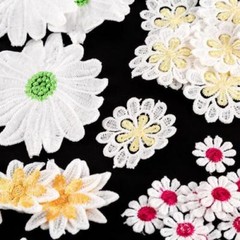 CraftbuddyUS Lace Fabric Motifs with Pink Small Flower Center 2.5cm