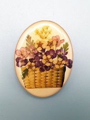 BUTTERMILK LANE Real Pressed Flower Brooch Signed Ruth Wales 1 5/8″ x 1 1/4″
