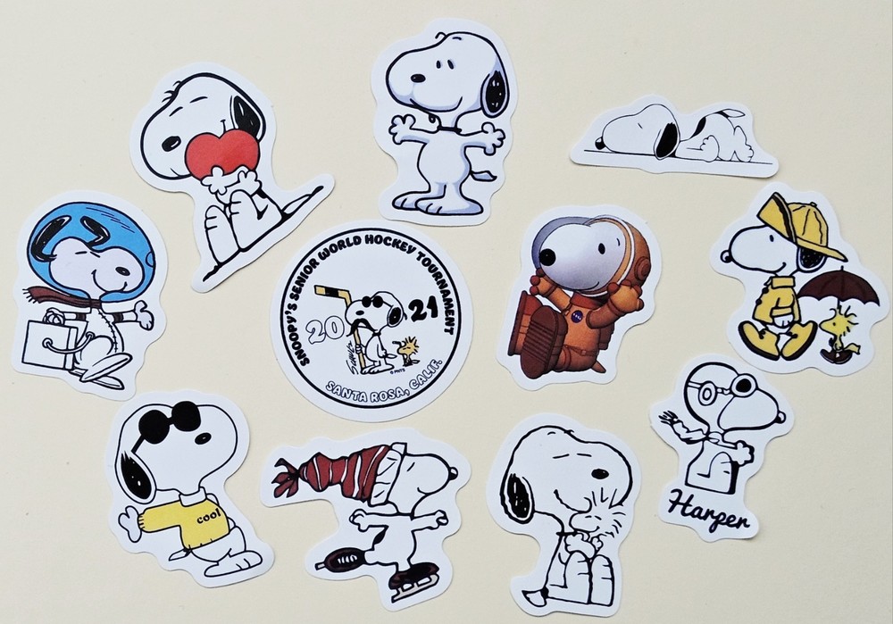 Peanuts «Snoopy» / 10 Vinyl Decal Stickers (1-2″). Waterproof.