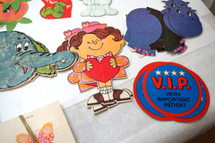 VINTAGE SCRAPBOOKING CRAFTING PAPER LARGE LOT BULLETIN BOARD ART DECORATIONS