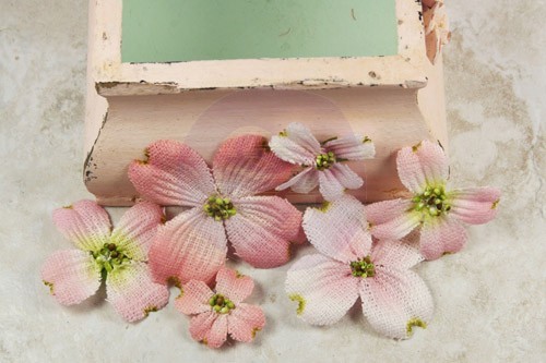 NEW Prima «Calcutta – Dogwood» 539566 Burlap Fabric Flowers with Stamens Centers