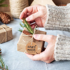 200Pcs Handmade Tags, Brown Paper Gift Labels with Twine String 1.2” round for H