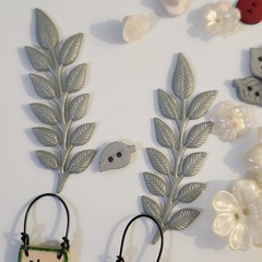 UNUSED Decorative Buttons Leaves Flowers Plaques Crafts Sewing Scrapbook