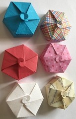 SMALL GIFT BOX Die-Cuts(3pc)Approx.2″In Diameter•Christmas•Holiday •Candy•Party•