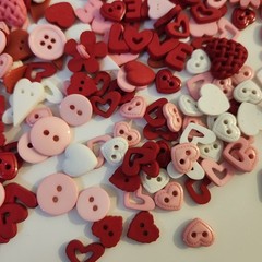 UNUSED Decorative Buttons HEARTS LOVE VALENTINE PINK RED Crafts Sewing Scrapbook