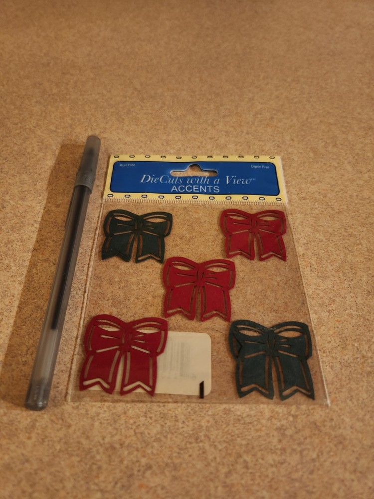 Die Cuts with a View~Red & Green Bows