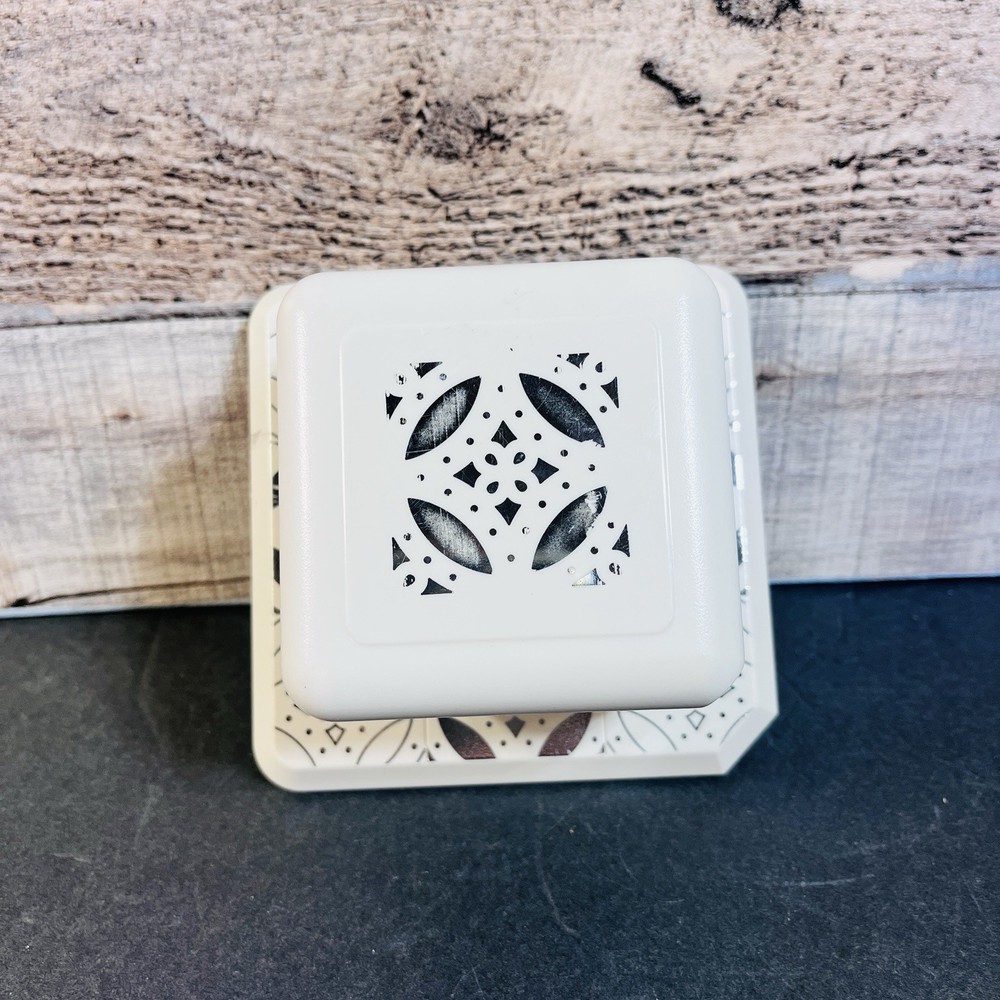 Martha Stewart DIAMOND RINGS Magnetic Paper PUNCH All Over the Page 1.5″