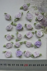 SATIN 12-15mm 21 LILAC LAVENDER ROSES with 25mm long Satin Green Leaves VerCpbrd