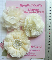 CREAM Fabric Lace Organza – Pearl/Rhinestone Centre 3 Flower Mix 65-85 mm MH