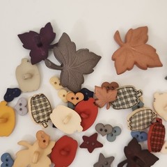 UNUSED Decorative Buttons AUTUMN FALL LEAVES PUMPKINS Crafts Sewing Scrapbook