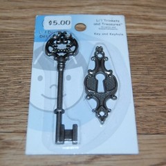 Li’l Davis Designs Li’l Trinkets and Treasures Key and Keyhole #LTT-3323
