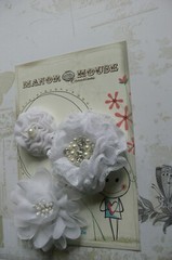 WHITE Layered Designs 3 Mixed Flowers Pack – Fabric 45-70mm across Manor House
