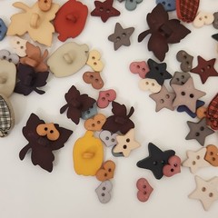 UNUSED Decorative Buttons AUTUMN FALL LEAVES PUMPKINS Crafts Sewing Scrapbook