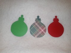 Die Cuts – Christmas Ornaments – Red, Green, Green Plaid 5 Each Set Of 15-Sizzix
