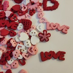UNUSED Decorative Buttons HEARTS LOVE VALENTINE PINK RED Crafts Sewing Scrapbook