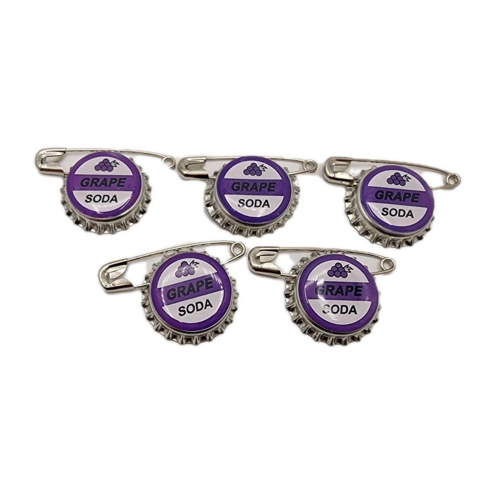 Set of 5 – Replica ELLIE BADGE GRAPE SODA BOTTLECAP PIN! «UP» 1:1 Replica Up Pin