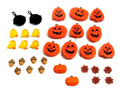 Lot of 32 Fall Themed Flatbacks For Crafting – Pumpkins, Acorns – NEW (#37)