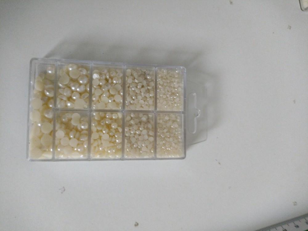 PLATES/STICK STONES EMBELISHMENTS FOR SCRAPBOOKING ETC (B) BOX IS 9X6 CM