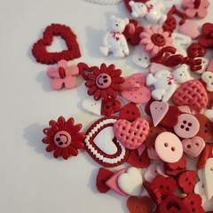 UNUSED Decorative Buttons HEARTS LOVE VALENTINE PINK RED Crafts Sewing Scrapbook
