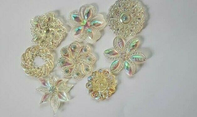 CraftBuddyUS Color me Crazy 40 Resin AB Clear Flower Embellishments
