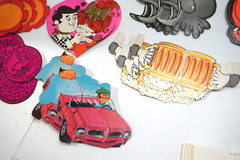 VINTAGE SCRAPBOOKING CRAFTING PAPER LARGE LOT BULLETIN BOARD ART DECORATIONS