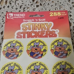Vintage Trend SCRATCH ‘N SNIFF STINKY Stickers Grape New Pkg 288 – T-072 –