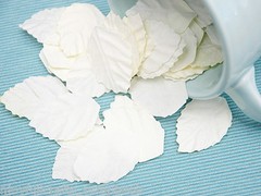 LEAVES – CREAM MEDIUM x 50 Pack Paper – 35mmLong x 25mmWide Manor House