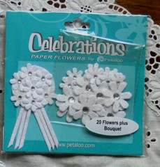 CELEBRATION 20 Flower Pk PAPER Daisies 15-25mmAcross + Bouquet 37x70mm Petaloo F