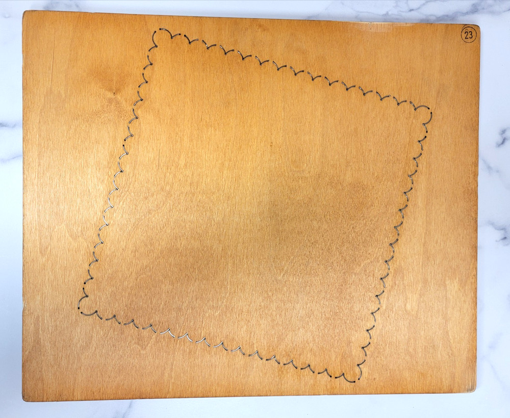 AccuCut Cutting Dies – SQ631G – SQ-Mini-Scallop – Giant Crease Die