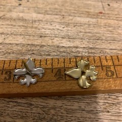  Fleur de Lis Brads (98) Yellow Cub Boy Scouts and (100) Black purple lucite box