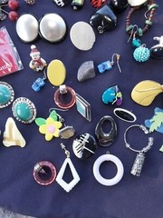 A real athenic fake set of jewelry plastic metal I’m pretty things
