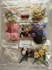 152 pieces BUTTONS Lot Bear Ladybug Shoes Snowflake Roses Daffodils Button