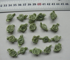 SATIN 12-15mm 20 PISTACHIO GREEN ROSES – 25mm long Satin Green Leaves VerCpbrd