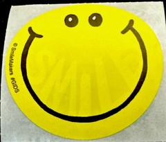 HAPPY FACE STICKER✨😊🙂😊🙂😊✨2 1/2” X 2 1/2”✨VERY CUTE✨💛✨💫