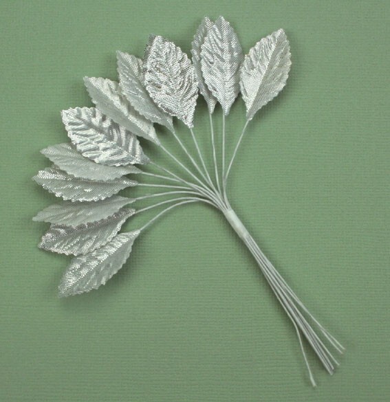 VELVET Leaves SILVER 18 x 33 mm – 12 Leaves with Wire stems Green Tara GT D