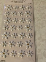 THE PAPER COMPANY 3D STICKERS WHITE DAISIES W/GEMSTONE MULTI-SIZE DAISY 28pcs