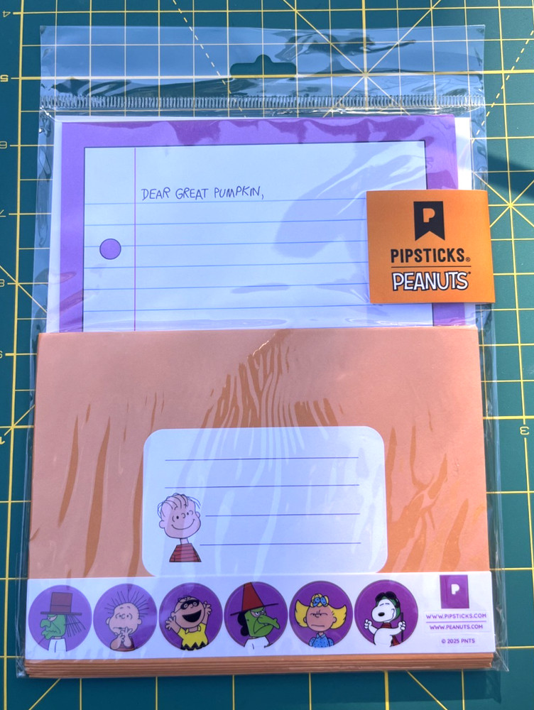 PIPSTICKS Limited It’s The Great Pumpkin, Charlie Brown Sealed Stationery Set
