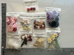 152 pieces BUTTONS Lot Bear Ladybug Shoes Snowflake Roses Daffodils Button