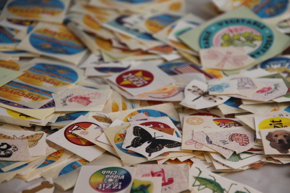 Lot of 497 Discover Izzit Bug Dog Flower Heart Flag School Stickers Loose Unused