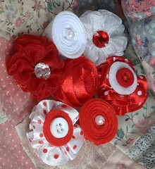 FABRIC Mini Flowers RED & WHITE 9 per Pk Mixed Styles 20-25mm Expressions Pet GB