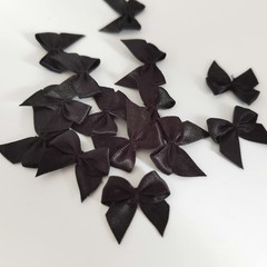 Micomon 50pcs 1.2-Inch Mini Ribbon Bows for Crafts Small 3/8″ ribbon, black