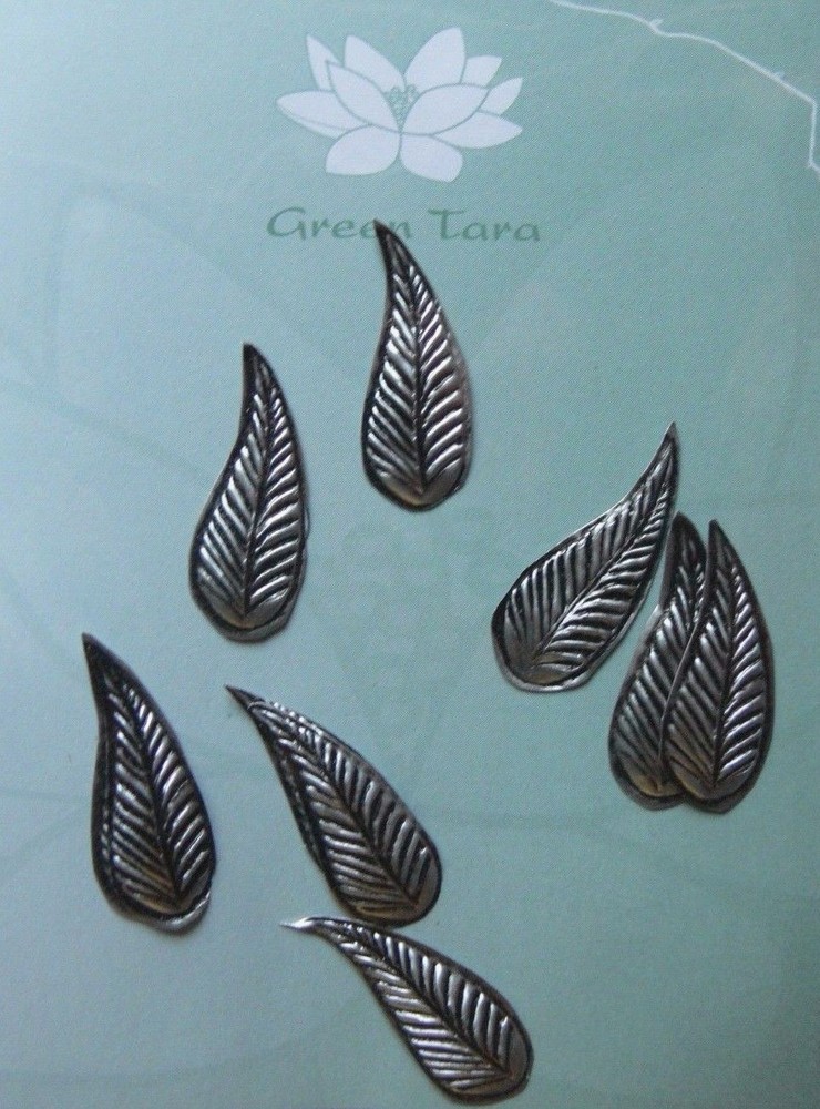 METAL Embellishments 10 x LEAVES with Design – Size 3 x 12mm Green Tara B