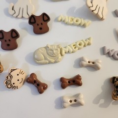 UNUSED Decorative Buttons Words DOG CAT WOOF BONE MEOW Crafts Sewing Scrapbook