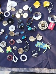 A real athenic fake set of jewelry plastic metal I’m pretty things