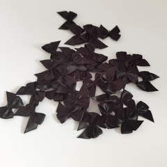 Micomon 50pcs 1.2-Inch Mini Ribbon Bows for Crafts Small 3/8″ ribbon, black